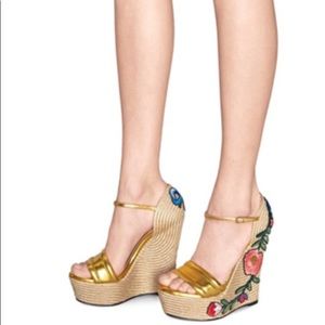 ❌SOLD❌GUCCI embroidered metallic leather espadrill